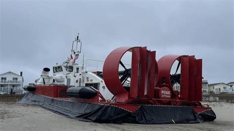 Hovercraft suffers gash, beaches itself in N.H.